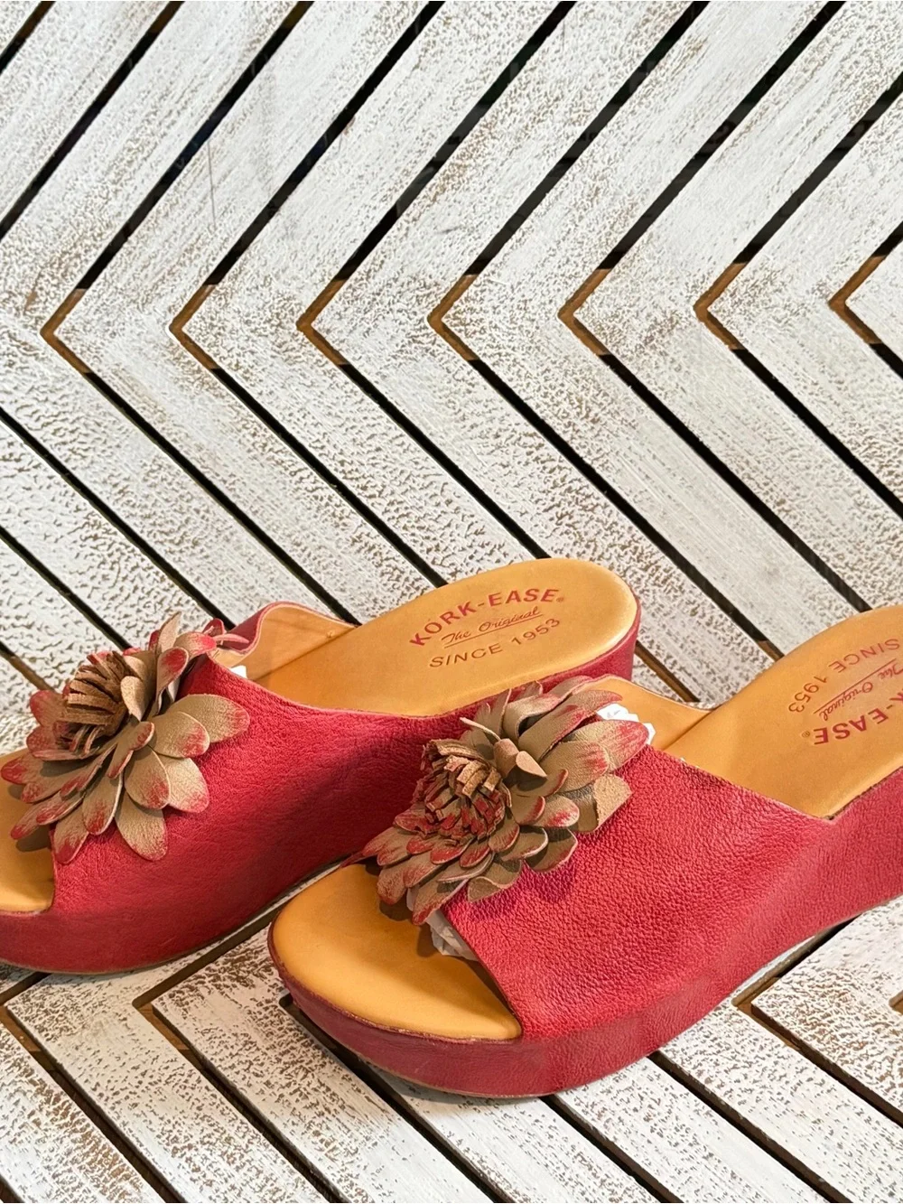 Red Kork Ease Sundance Leather Flower Floral Wedge Heel Sandals Chunky Sz 8